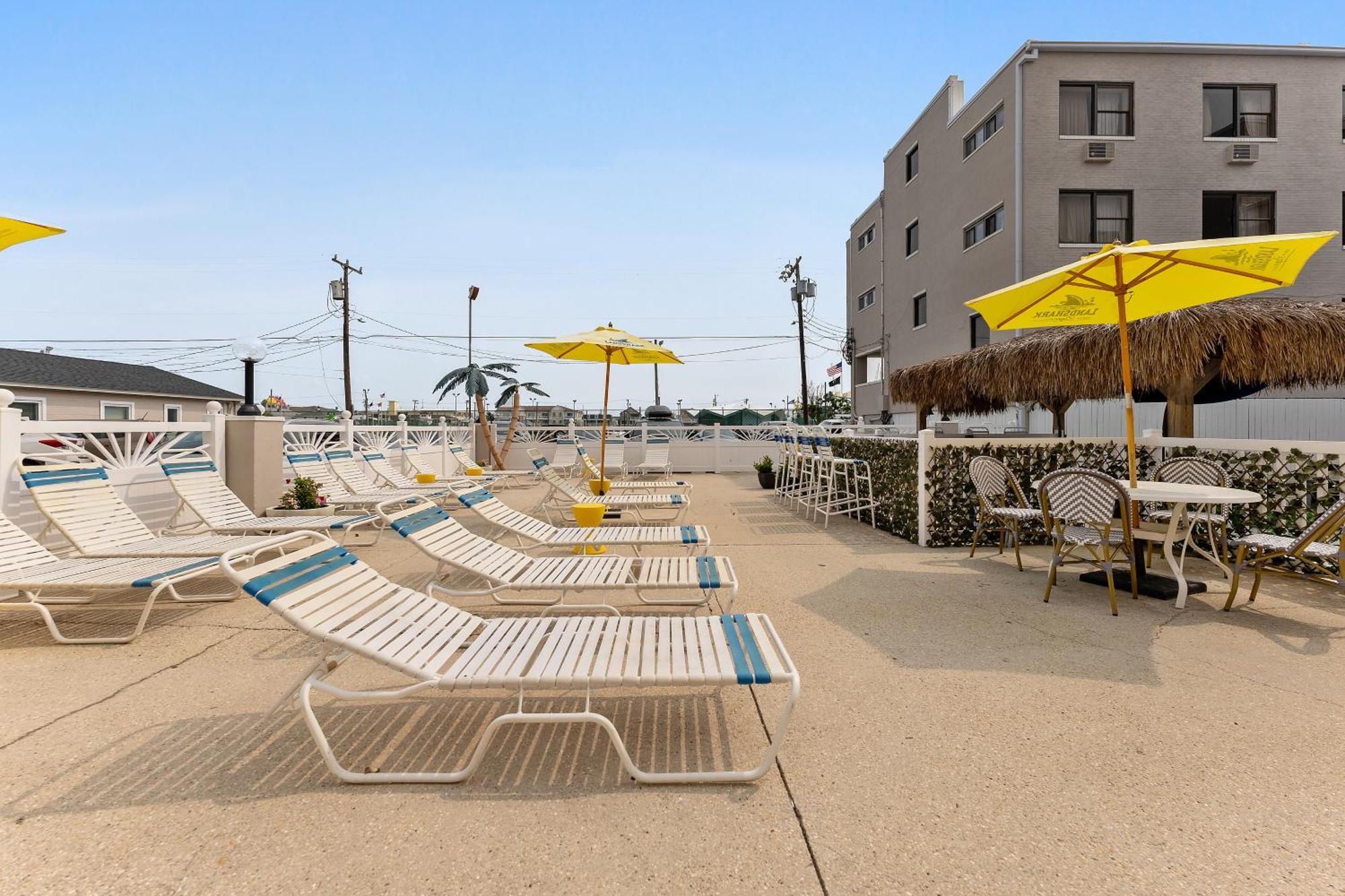 Oceanic Hotel & Barefoot Tiki Bar Wildwood Exterior photo