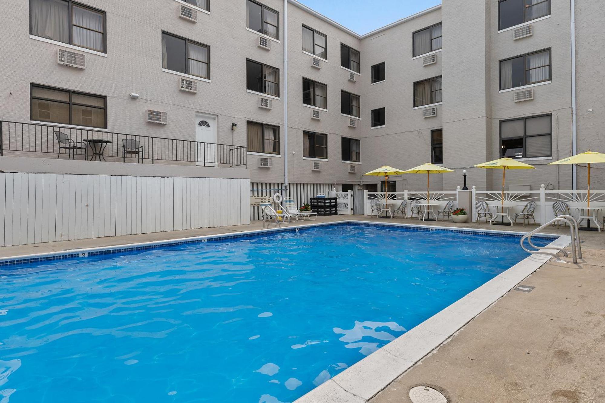 Oceanic Hotel & Barefoot Tiki Bar Wildwood Exterior photo