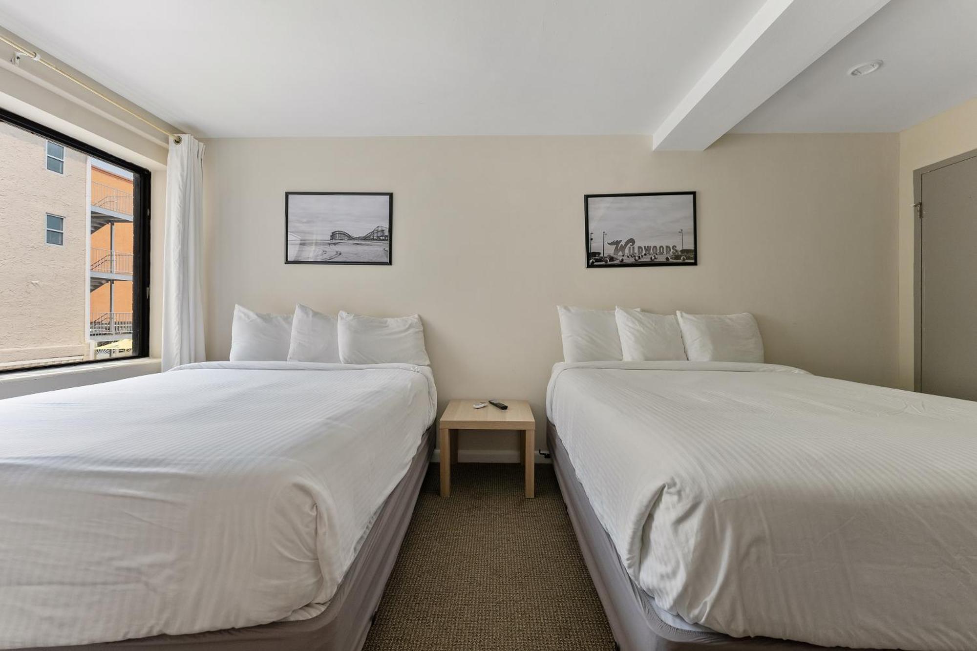 Oceanic Hotel & Barefoot Tiki Bar Wildwood Room photo