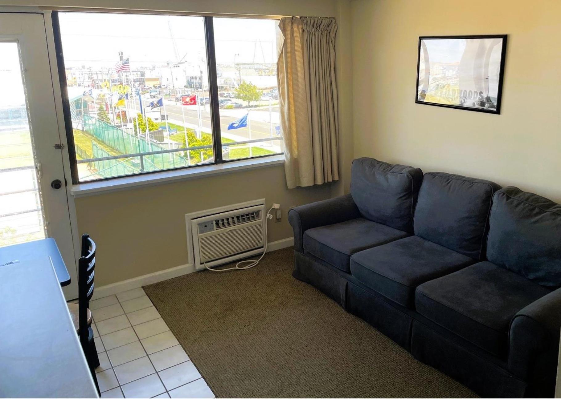 Oceanic Hotel & Barefoot Tiki Bar Wildwood Room photo